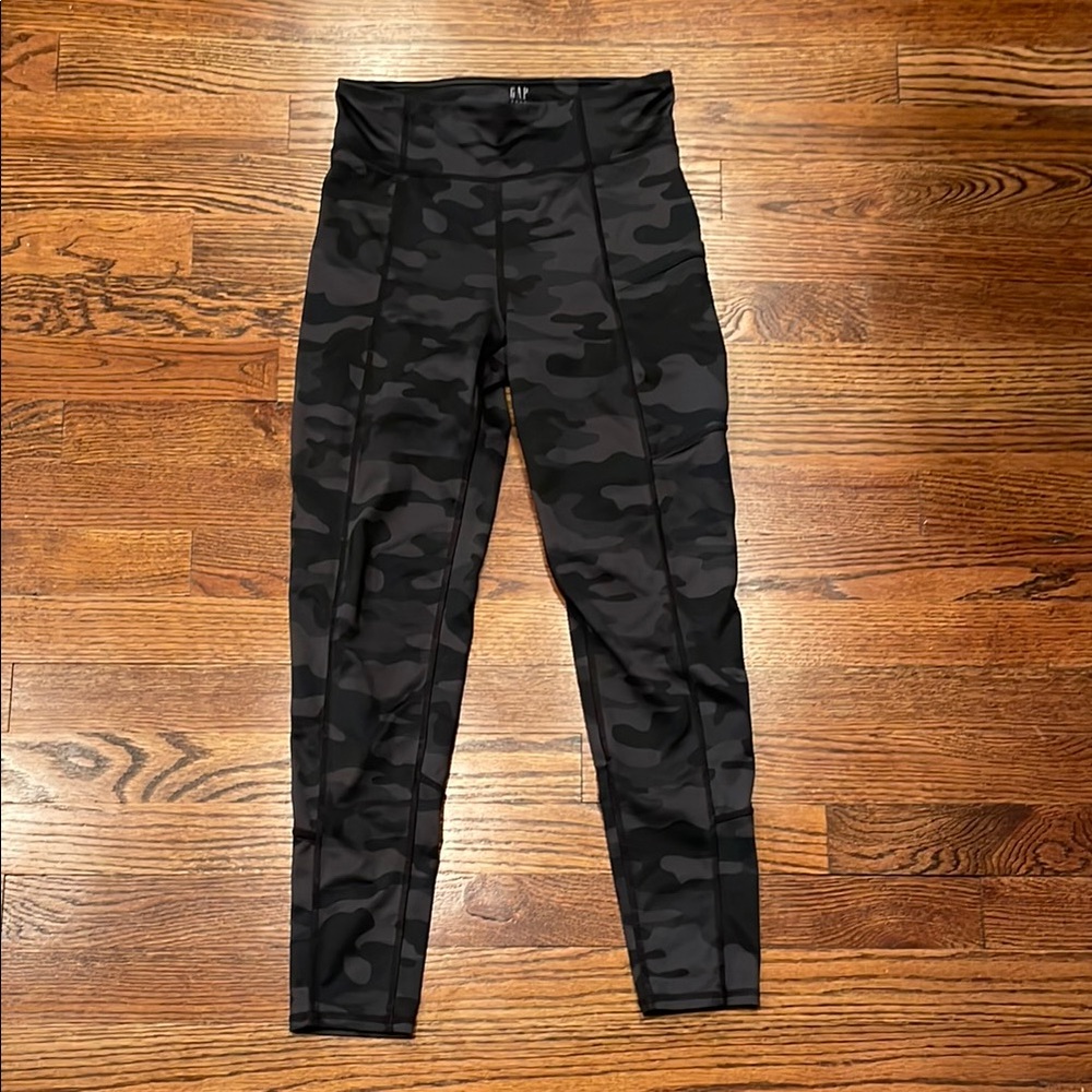GAP Teen size XL camo leggings with side pocket